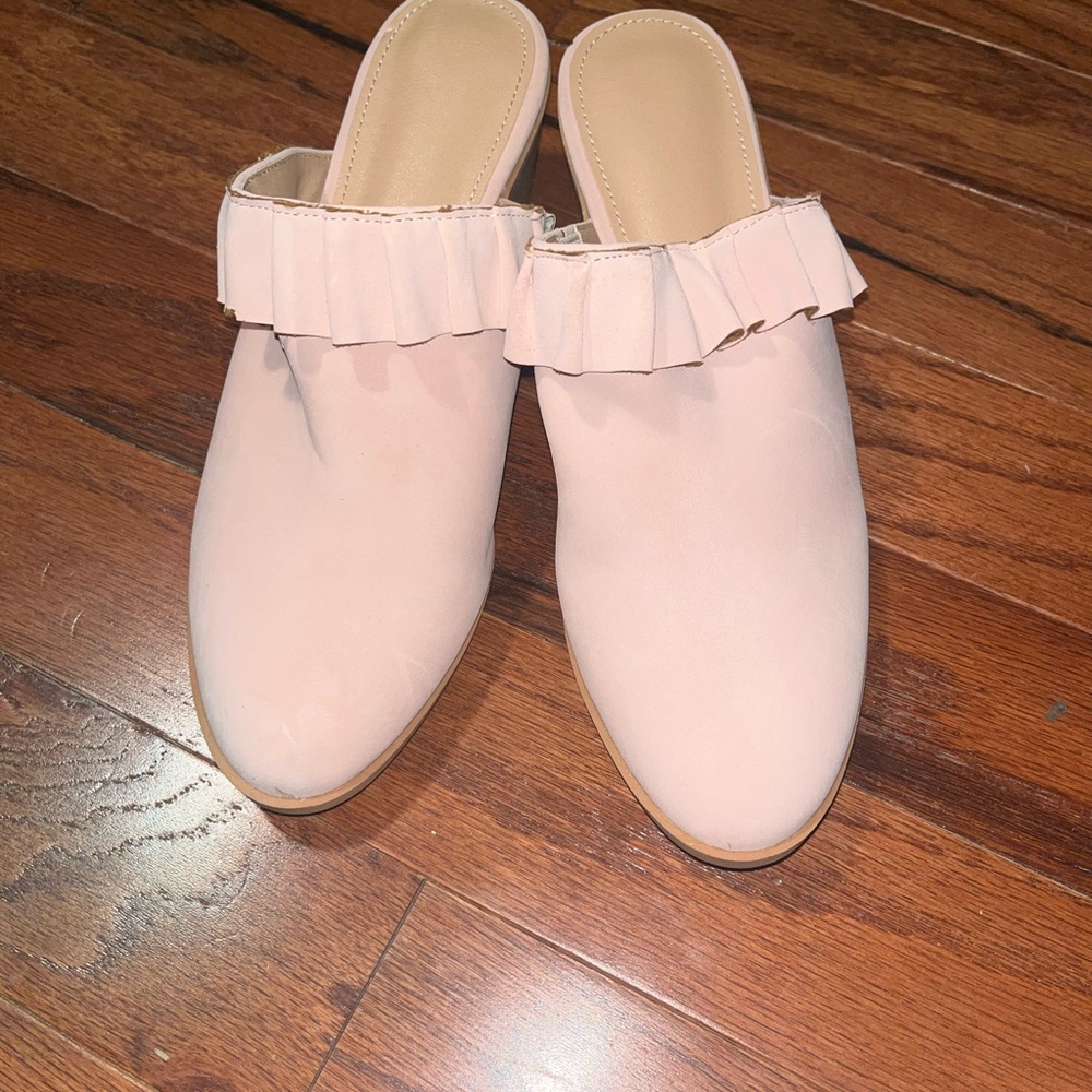 Chic Blush Ruffle‎ Slip-On Mules - Picture 3 of 7